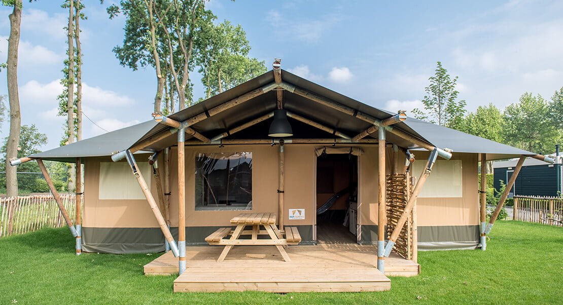 luxe glamping lodge met sanitair